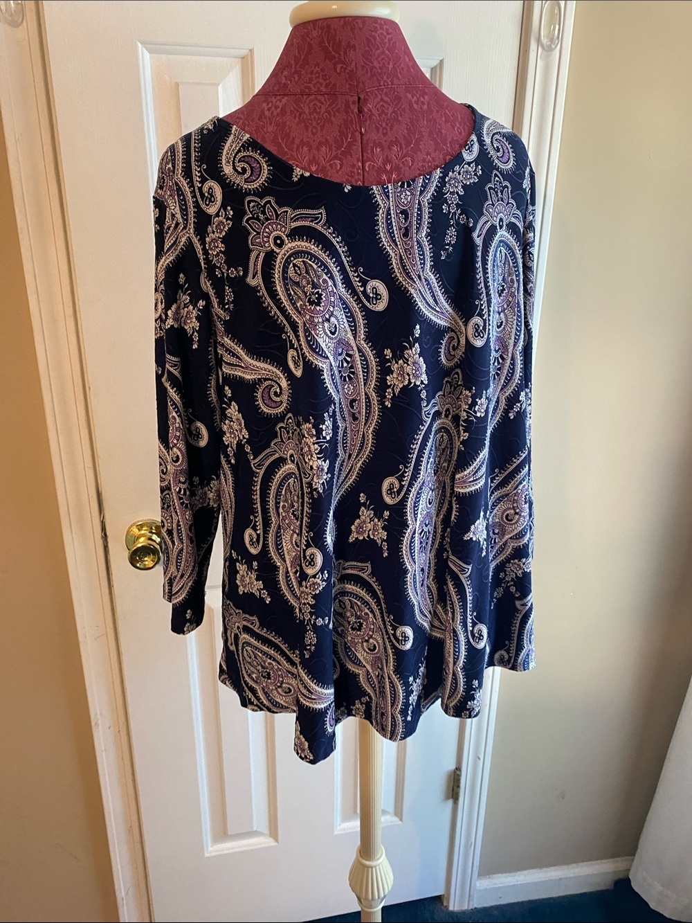 Roz & Ali Size XL Navy Paisley Tie-Back Blouse with Burgundy Accent